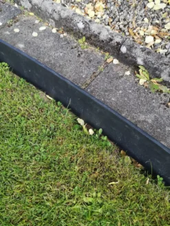 Bedkant 10 meter sort plast