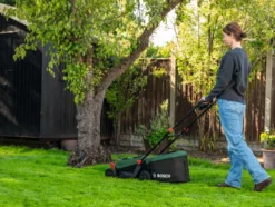 Bosch Rotak 18V-32 akku plæneklipper 4,0 Ah