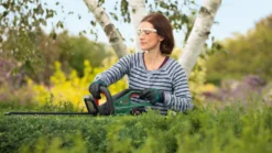 Bosch UniversalHedgeCut 18V-50 hækkeklipper 2,5 Ah