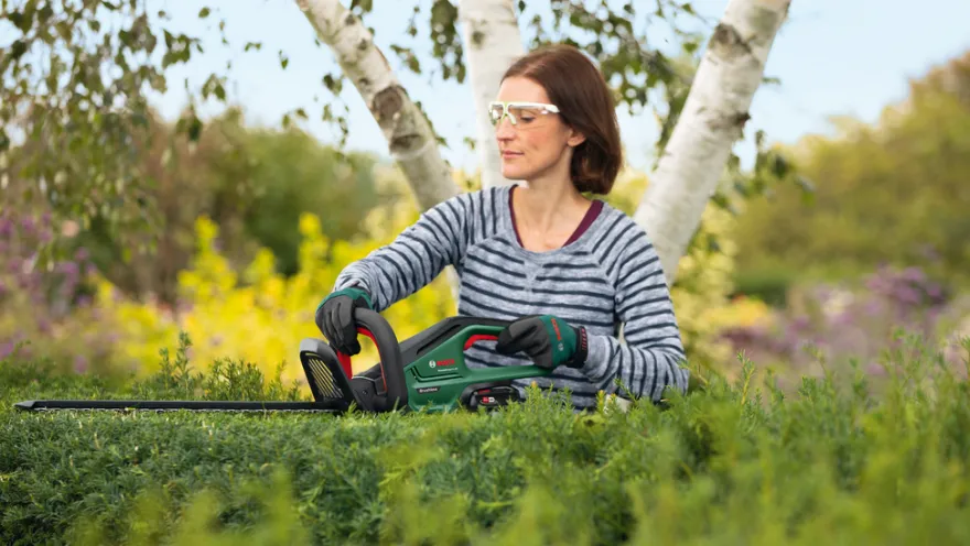 Bosch UniversalHedgeCut 18V-50 hækkeklipper 2,5 Ah