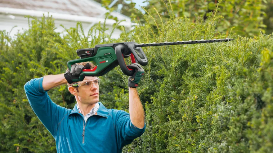 Bosch UniversalHedgeCut 18V-50 hækkeklipper 2,5 Ah