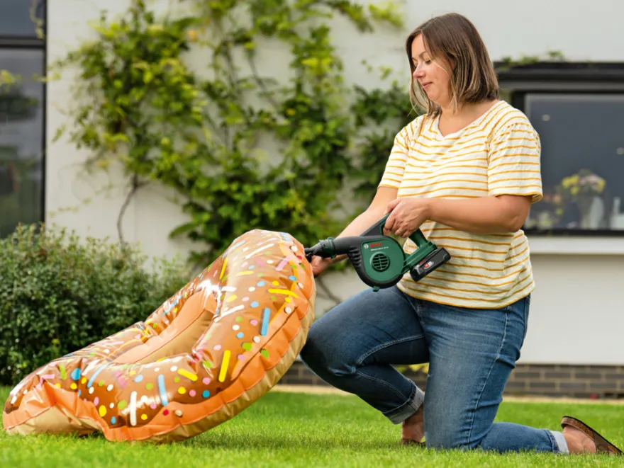 Bosch UniversalLeafBlower 18V-130 løvblæser 2,5 Ah