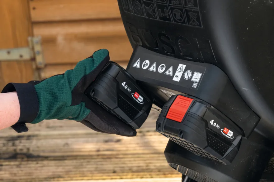 Bosch UniversalShredder 2x18V-25 kompostkværn 4,0 Ah