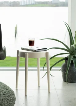 Plastik taburet råhvid